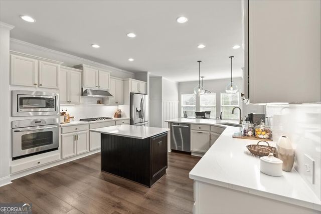 500 Lakeview Court, Woodstock, GA 30188