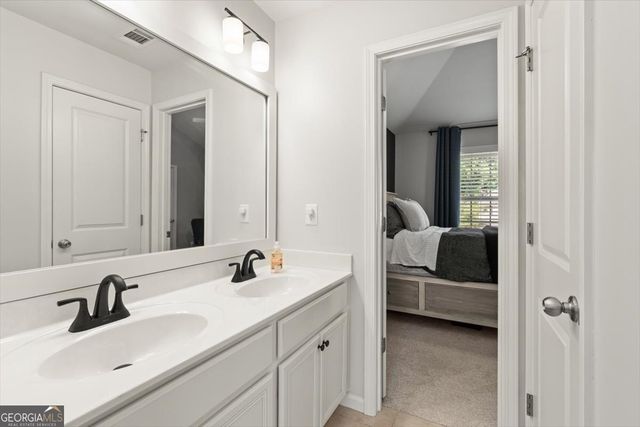 500 Lakeview Court, Woodstock, GA 30188