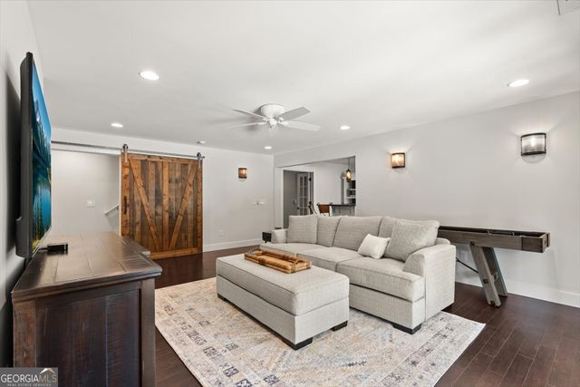 500 Lakeview Court, Woodstock, GA 30188