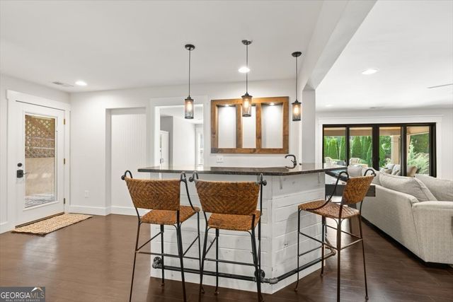 500 Lakeview Court, Woodstock, GA 30188