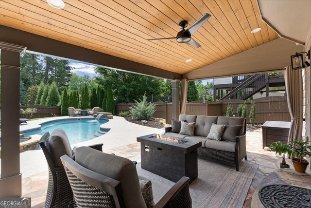 500 Lakeview Court, Woodstock, GA 30188