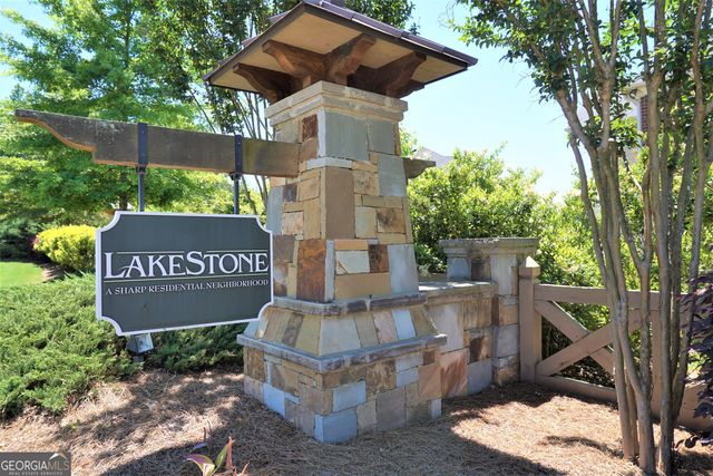 500 Lakeview Court, Woodstock, GA 30188