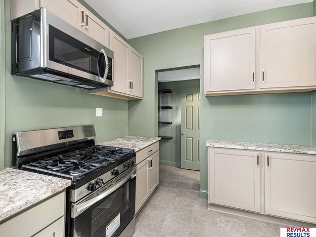 1341 S 27 Street, Omaha, NE 68105