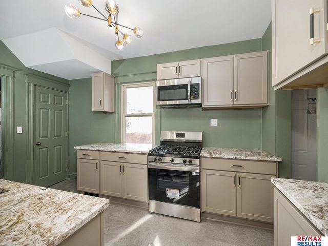 1341 S 27 Street, Omaha, NE 68105