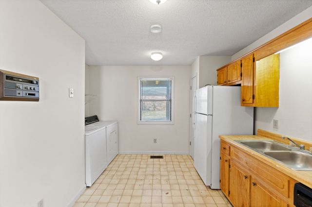 112 Stephanie Dr Apt B, Clarksville, TN 37042