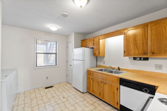 112 Stephanie Dr Apt B, Clarksville, TN 37042