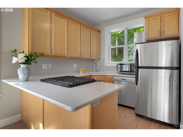2372 Nw GLISAN St 6, Portland, OR 97210