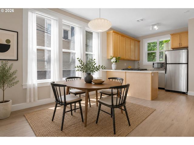 2372 Nw GLISAN St 6, Portland, OR 97210