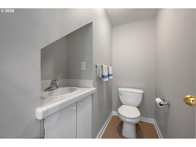 2372 Nw GLISAN St 6, Portland, OR 97210