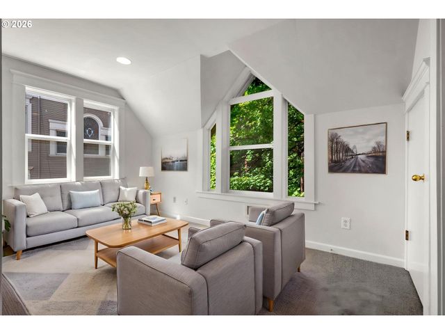2372 Nw GLISAN St 6, Portland, OR 97210