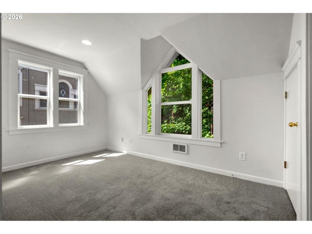 2372 Nw GLISAN St 6, Portland, OR 97210