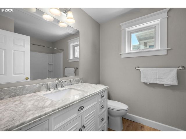2372 Nw GLISAN St 6, Portland, OR 97210