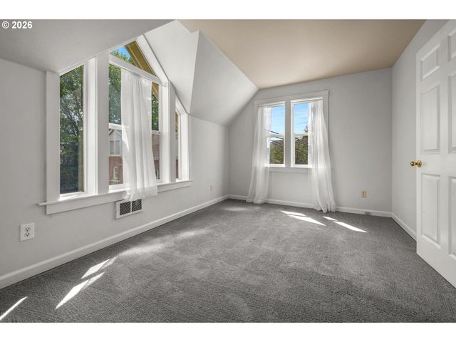 2372 Nw GLISAN St 6, Portland, OR 97210