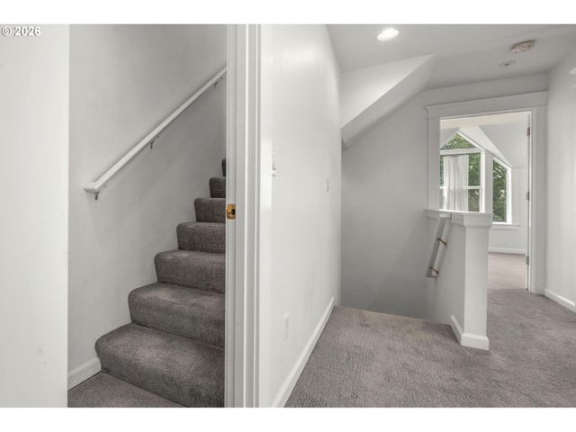 2372 Nw GLISAN St 6, Portland, OR 97210