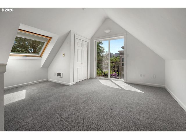 2372 Nw GLISAN St 6, Portland, OR 97210