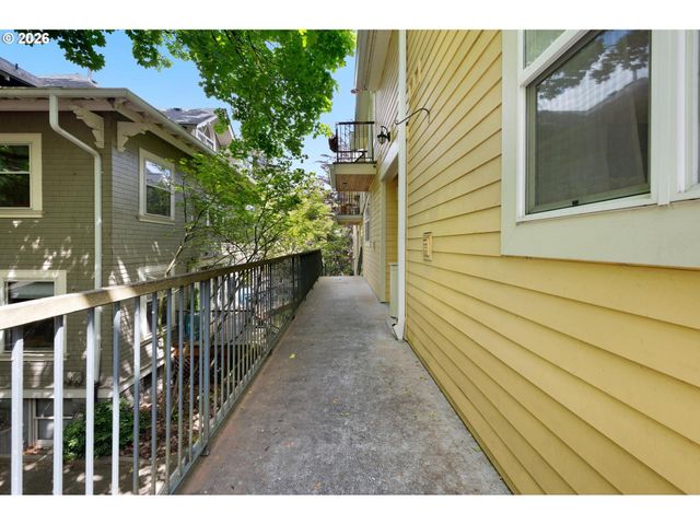 2372 Nw GLISAN St 6, Portland, OR 97210