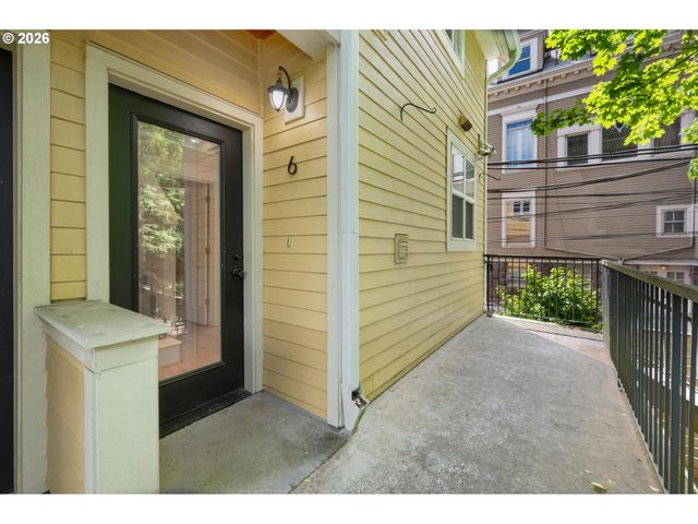2372 Nw GLISAN St 6, Portland, OR 97210