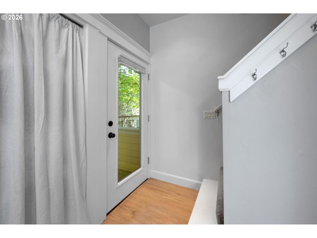 2372 Nw GLISAN St 6, Portland, OR 97210