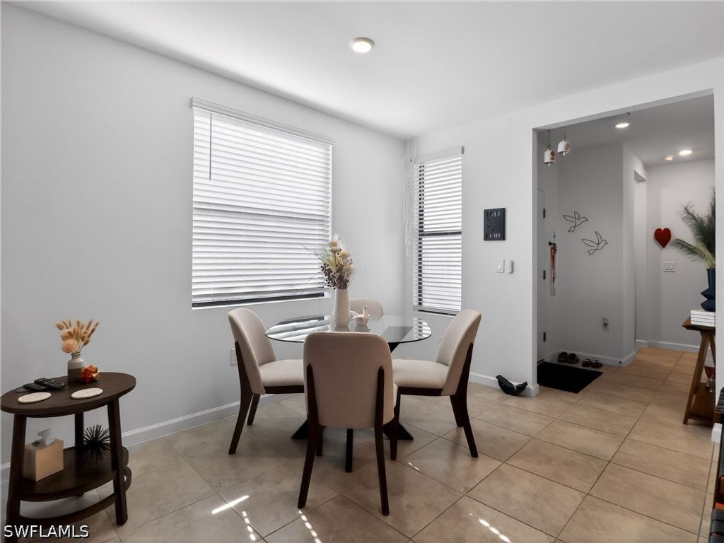 Image 13 of property listing at 1672 Lake Jessup CIR, Cape Coral, FL 33909