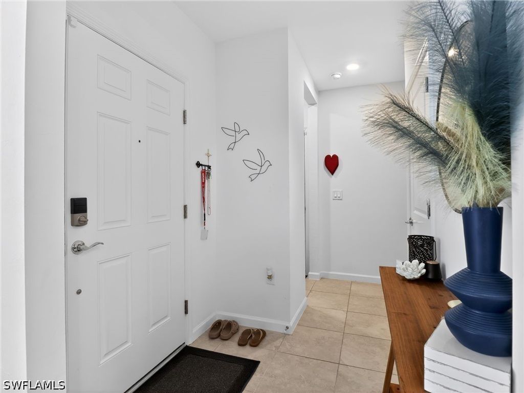Image 14 of property listing at 1672 Lake Jessup CIR, Cape Coral, FL 33909