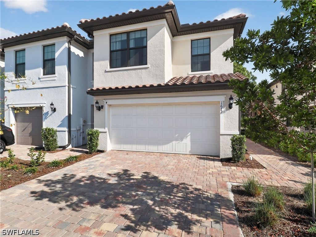 Image 3 of property listing at 1672 Lake Jessup CIR, Cape Coral, FL 33909