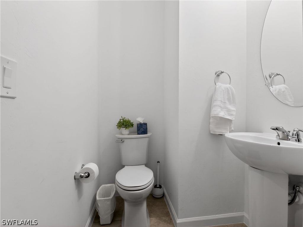 Image 30 of property listing at 1672 Lake Jessup CIR, Cape Coral, FL 33909