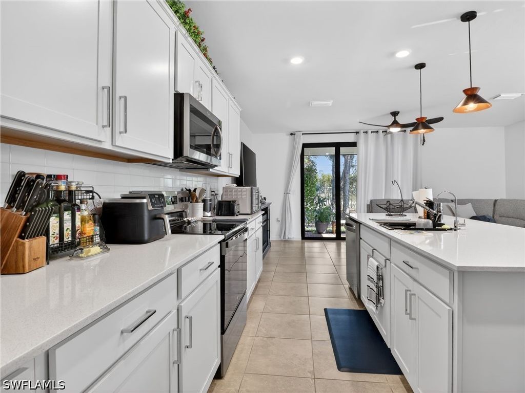 Image 8 of property listing at 1672 Lake Jessup CIR, Cape Coral, FL 33909