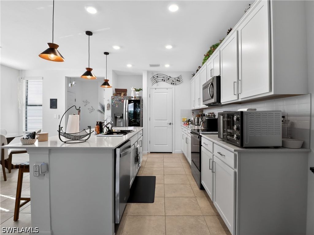 Image 9 of property listing at 1672 Lake Jessup CIR, Cape Coral, FL 33909