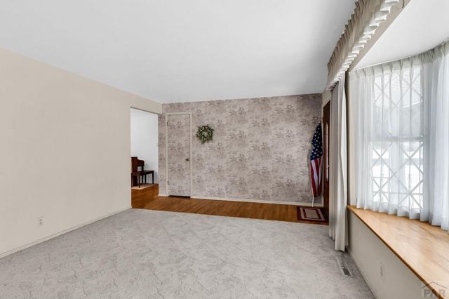 2690 Hollywood Dr, Pueblo, CO 81005