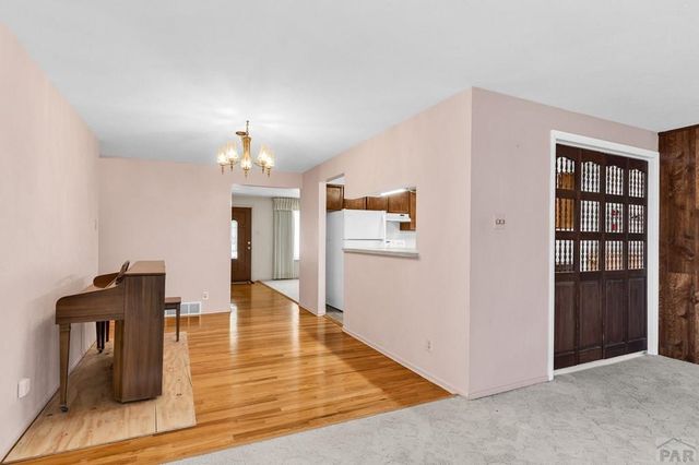 2690 Hollywood Dr, Pueblo, CO 81005