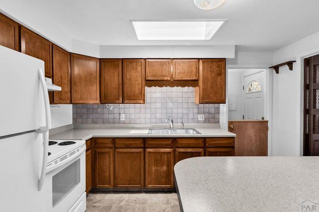2690 Hollywood Dr, Pueblo, CO 81005