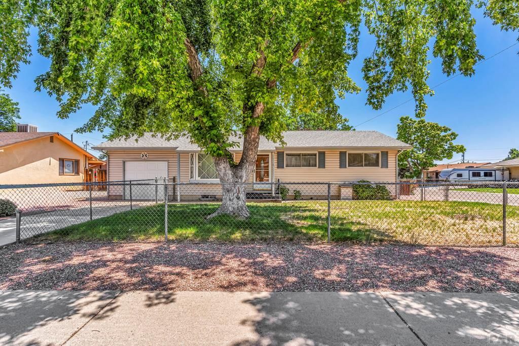 2690 Hollywood Dr, Pueblo, CO 81005