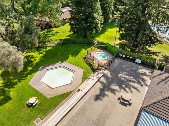 1202 Commons Dr, Sacramento, CA 95825