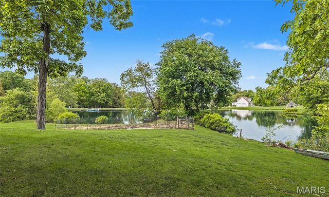21212 Oak Trail, Warrenton, MO 63383