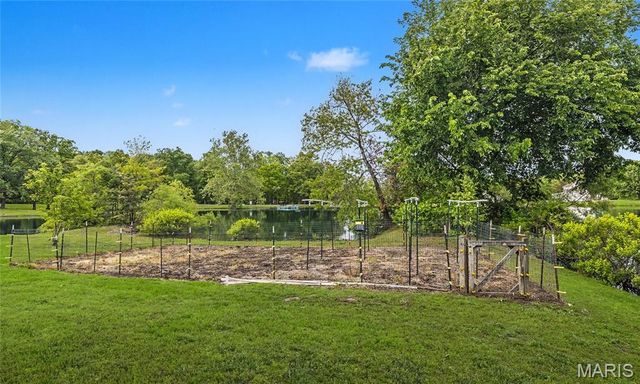 21212 Oak Trail, Warrenton, MO 63383
