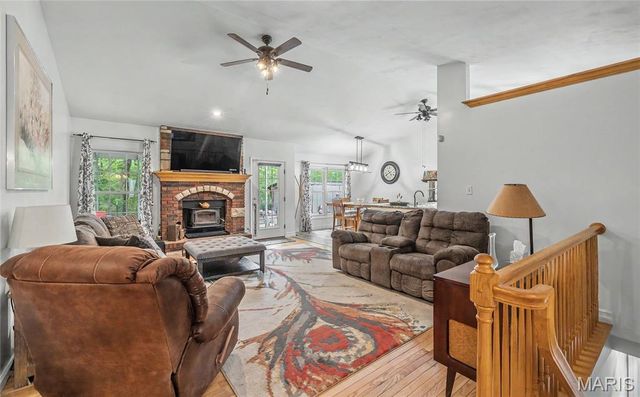 21212 Oak Trail, Warrenton, MO 63383