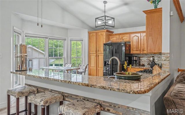 21212 Oak Trail, Warrenton, MO 63383