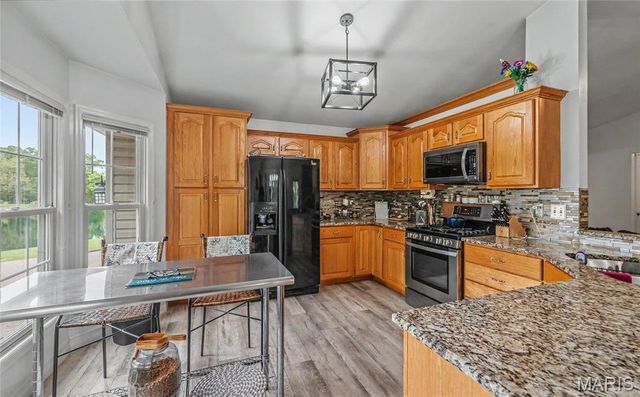 21212 Oak Trail, Warrenton, MO 63383