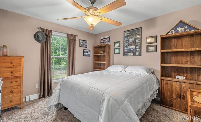 21212 Oak Trail, Warrenton, MO 63383