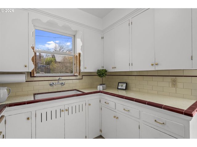 4805 Se 41ST Ave, Portland, OR 97202