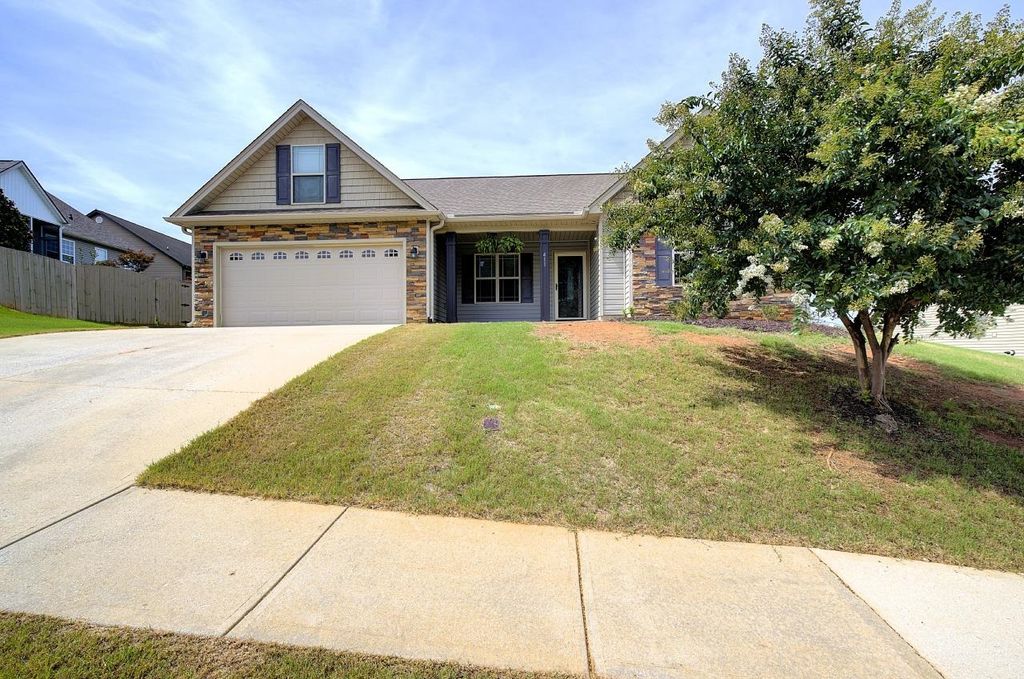 411 Shoreline Boulevard, Boiling Springs, SC 29316