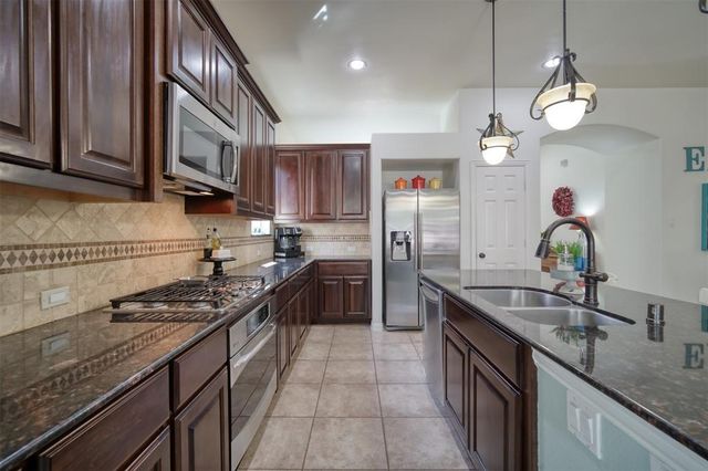 203 N Vershire Circle, Magnolia, TX 77354