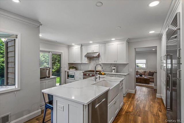 19 Evon Drive, Syosset, NY 11791
