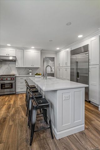 19 Evon Drive, Syosset, NY 11791