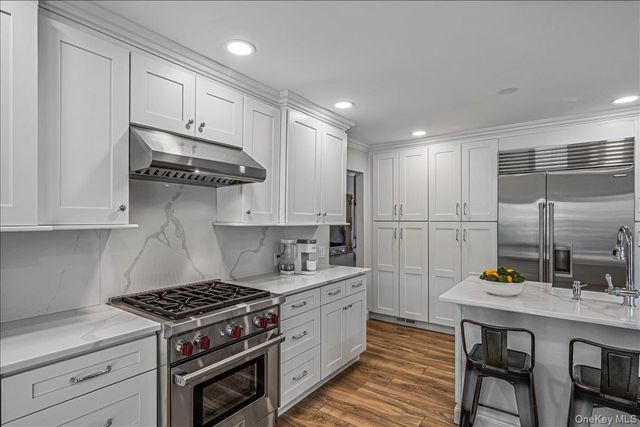 19 Evon Drive, Syosset, NY 11791
