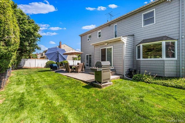 19 Evon Drive, Syosset, NY 11791