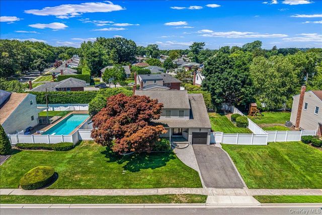 19 Evon Drive, Syosset, NY 11791