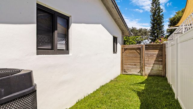 112 SE 14th Street, Deerfield Beach, FL 33441