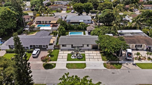 112 SE 14th Street, Deerfield Beach, FL 33441
