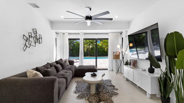 112 SE 14th Street, Deerfield Beach, FL 33441